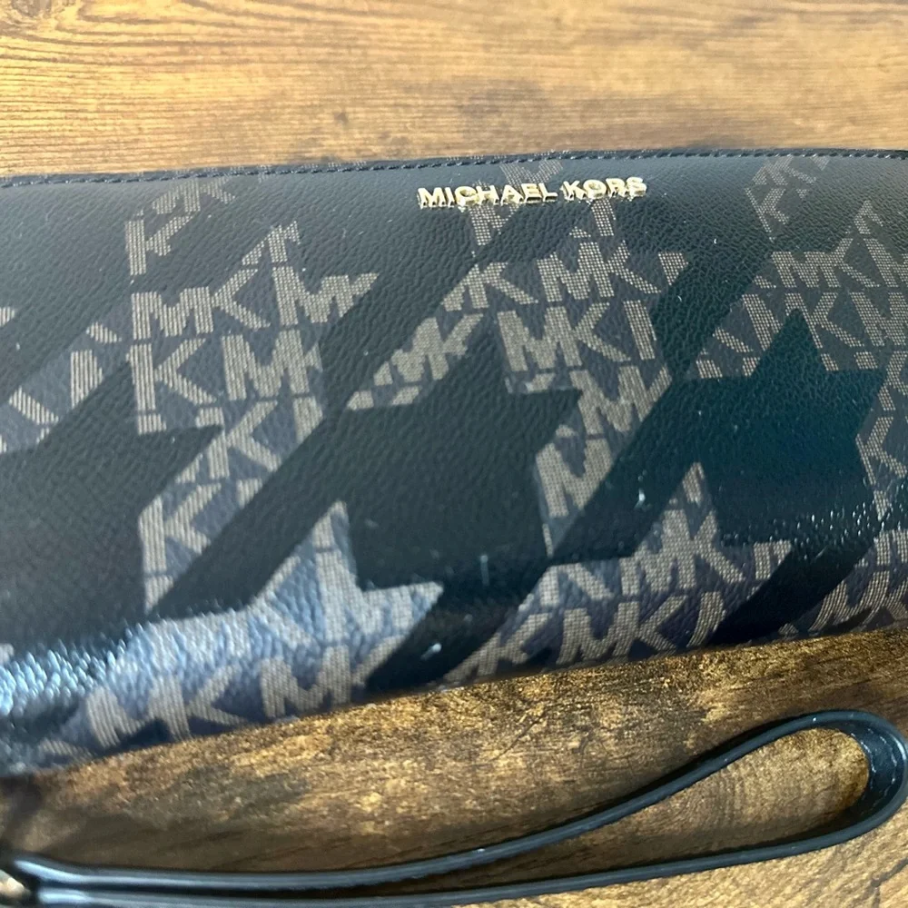 Michael Kors Brown Leather Women's Wristlet Wallet 9 Inches Long - Picture 7 of 7